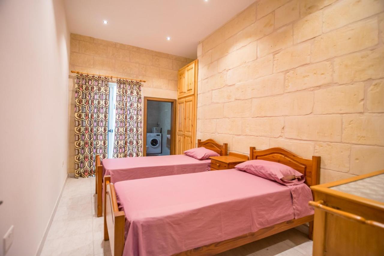 Butts Inn Dorm Victoria Ngoại thất bức ảnh