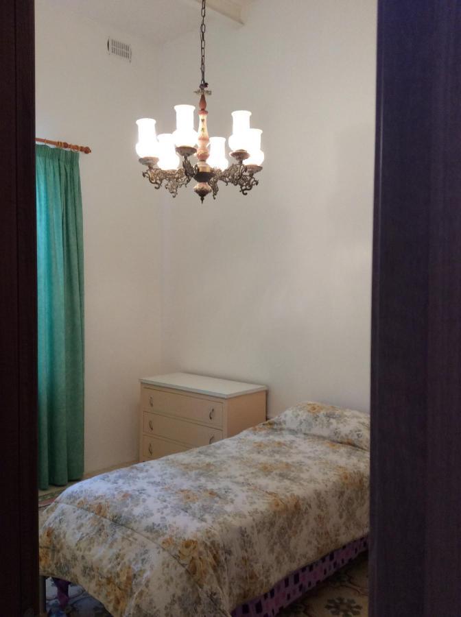 Butts Inn Dorm Victoria Ngoại thất bức ảnh
